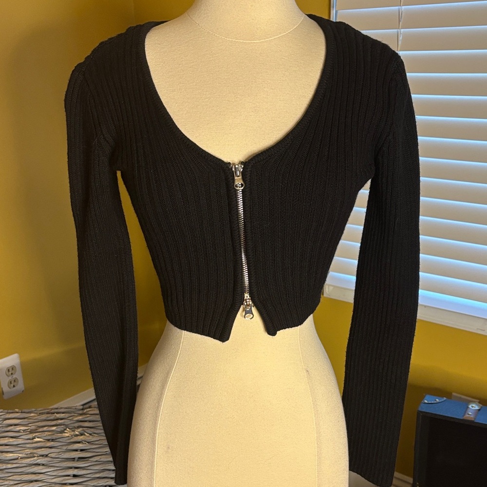 Black Ribbed Zip-Up Cropped Sweater